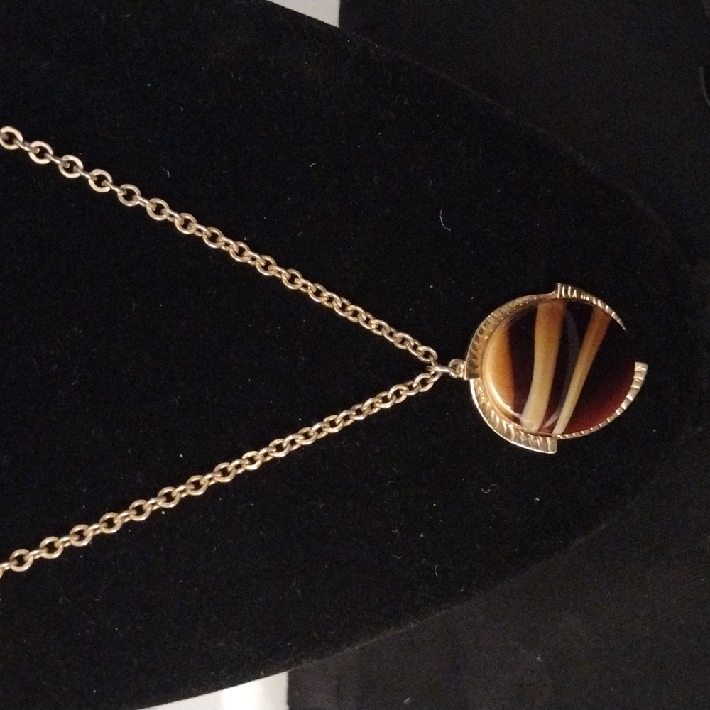 Vintage Sarah Coventry Gold Tone Faux Banded Agate Pendant Necklace